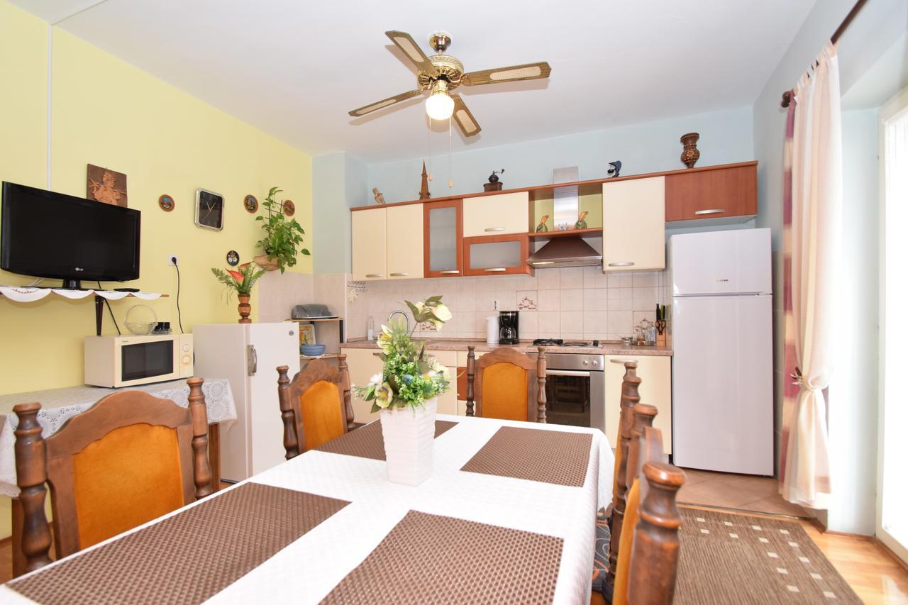 Apartments Mira Starigrad Paklenica Habitación foto