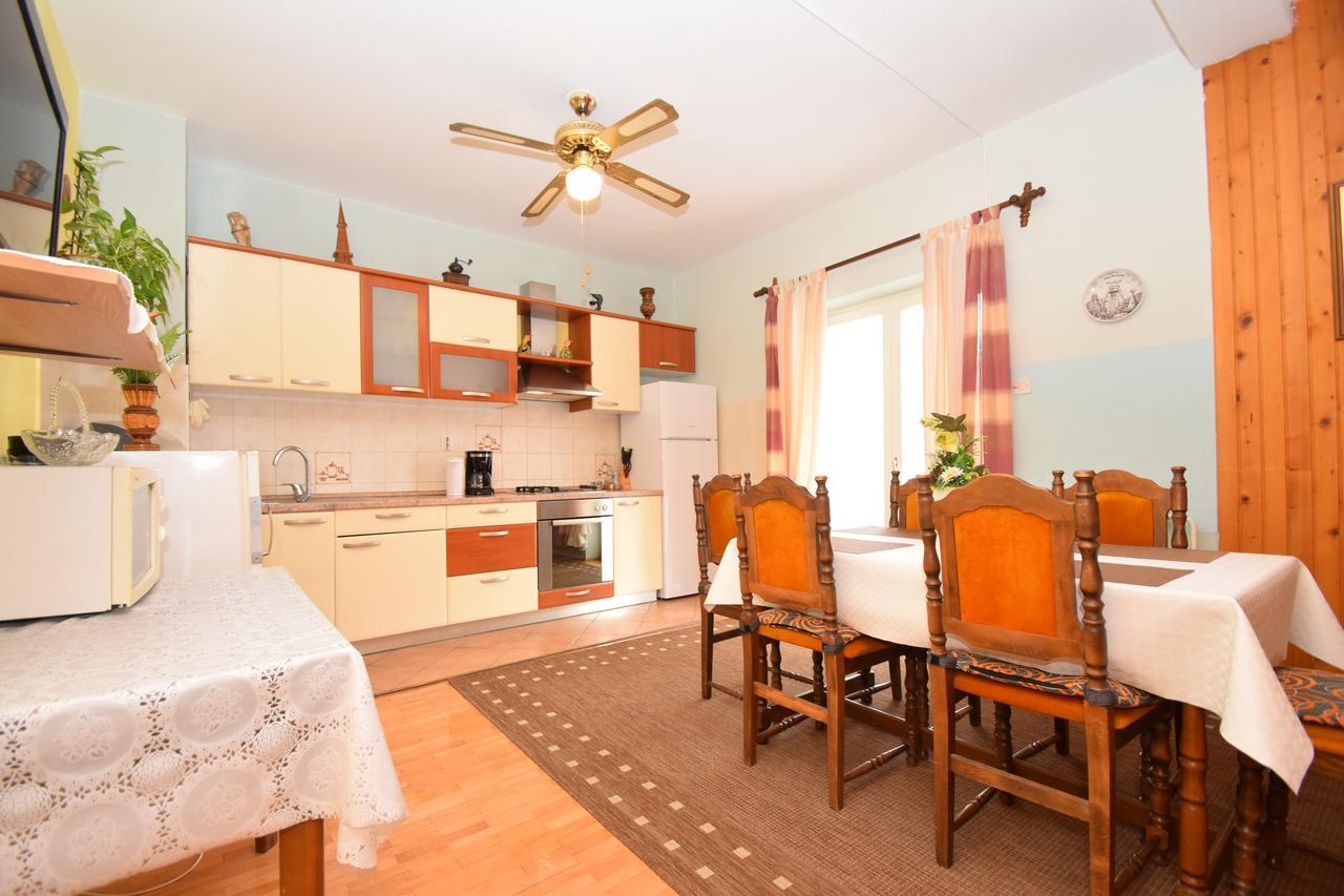 Apartments Mira Starigrad Paklenica Habitación foto