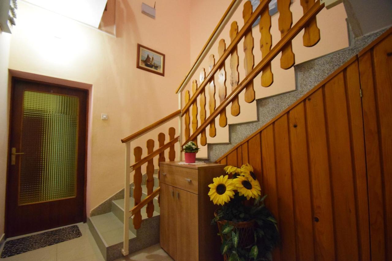 Apartments Mira Starigrad Paklenica Exterior foto